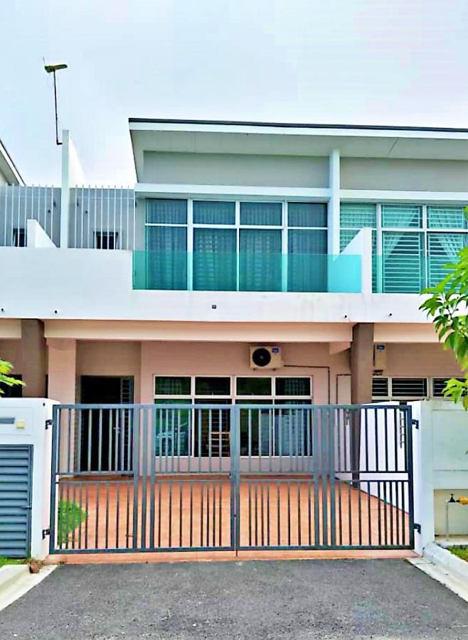 Desaru Cosy Homestay - Near Waterpark, Beach, Rapid -Wifi, Tvbox, Steamboat, Bbq Available 외부 사진